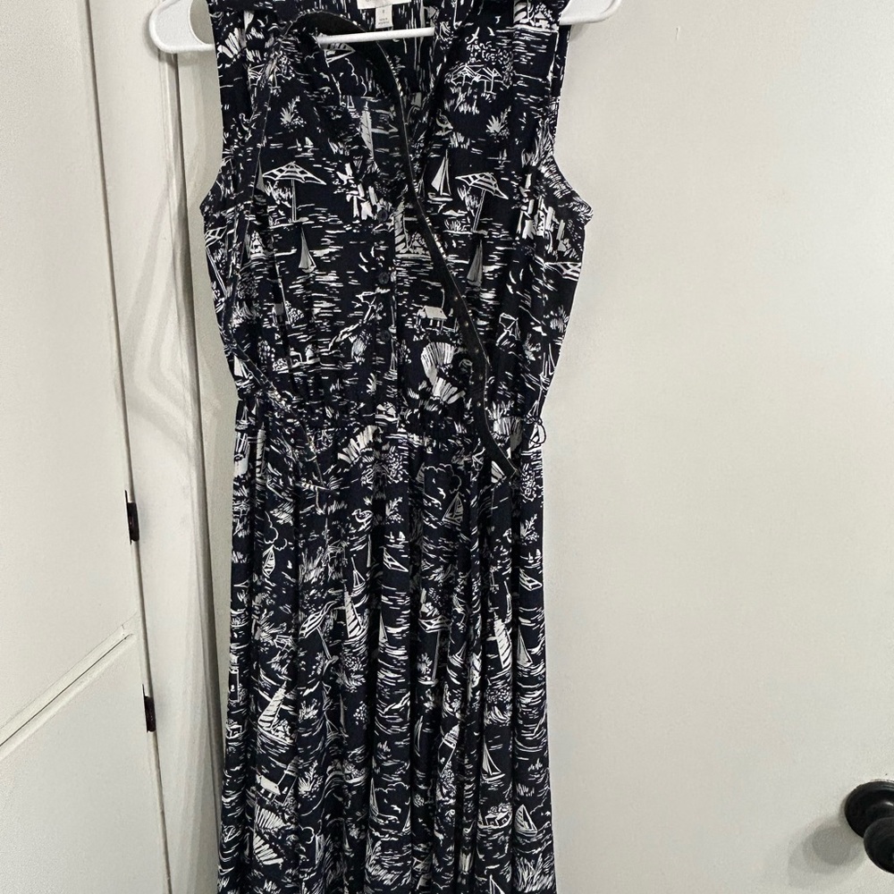 Charter Club Navy and White Maxi Dress size 6, fits generously